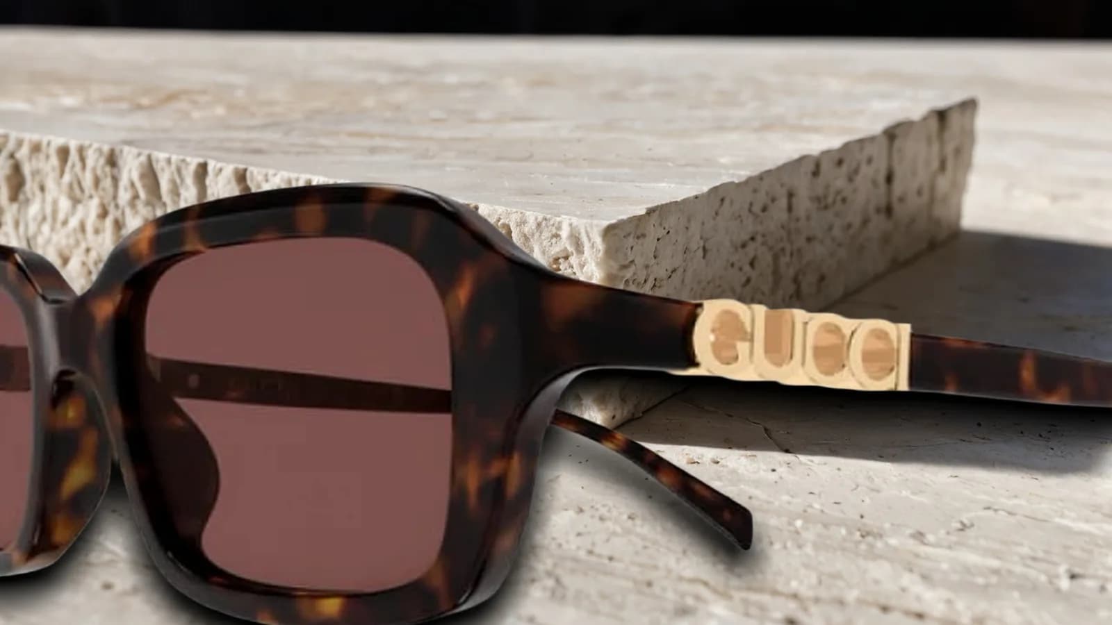 Gucci (Ταρταρούγα με Χρυσό Λογότυπο)- GG2152S 002 50 